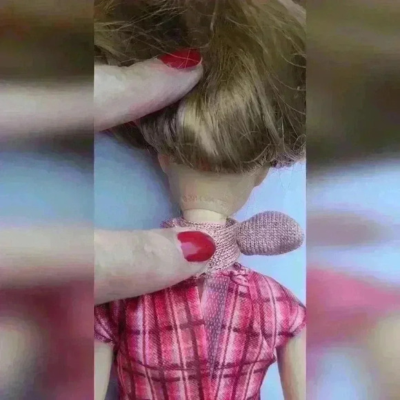 Barbie doll with boots - Picture 8 of 16